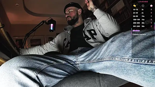 Snapshot of FindomJason chatting on October 12, 7:57 pm FindomJason online show from October 12, 7:57 pm