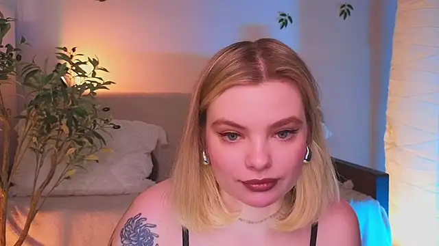 Snapshot of Hottie_Jane chatting on May 1, 11:26 am Hottie Jane online show from May 1, 11:26 am