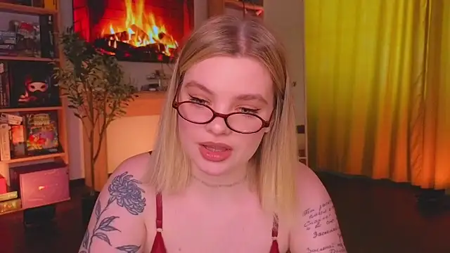 Snapshot of Hottie_Jane chatting on May 9, 11:26 am Hottie Jane online show from May 9, 11:26 am