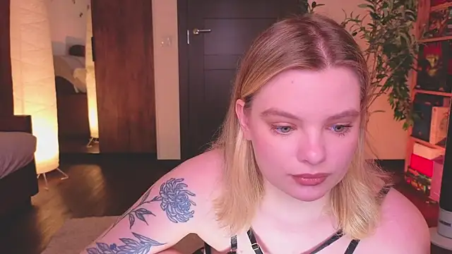 Snapshot of Hottie_Jane chatting on July 3, 11:38 am Hottie Jane online show from July 3, 11:38 am