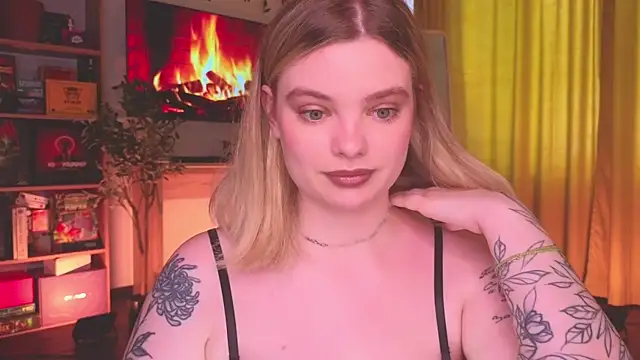 Snapshot of Hottie_Jane chatting on July 11, 12:30 pm Hottie Jane online show from July 11, 12:30 pm