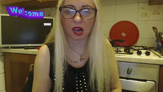 Snapshot of martachatte chatting on February 27, 8:09 pm martachatte online show from February 27, 8:09 pm