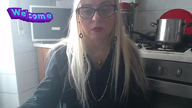 Snapshot of martachatte chatting on February 28, 1:47 pm martachatte online show from February 28, 1:47 pm