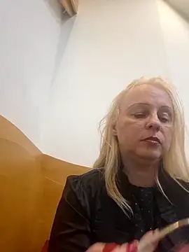 Snapshot of martachatte chatting on April 17, 5:49 pm martachatte online show from April 17, 5:49 pm