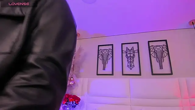 Rebeca jones online show from November 17, 12:11 pm