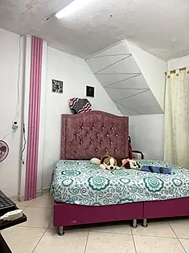 Snapshot of Rossestoner chatting on February 8, 3:43 am Rossestoner online show from February 8, 3:43 am