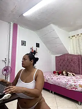 Snapshot of Rossestoner chatting on February 18, 10:55 am Rossestoner online show from February 18, 10:55 am