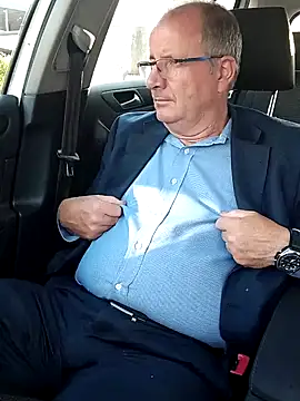 stiffandlubedxh online show from March 17, 7:35 am