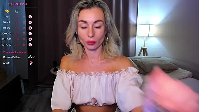 Snapshot of DannaEvan chatting on February 22, 3:23 am DannaEvan online show from February 22, 3:23 am