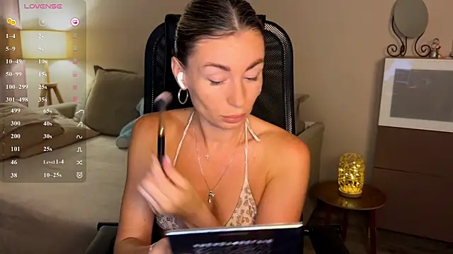 Snapshot of DannaEvan chatting on June 27, 2:44 pm DannaEvan online show from June 27, 2:44 pm