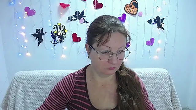 VanessaHotts online show from February 12, 6:08 am