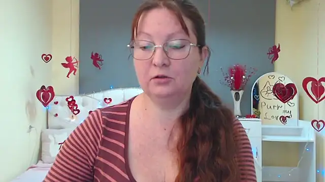 Snapshot of VanessaHotts chatting on February 10, 7:23 am VanessaHotts online show from February 10, 7:23 am