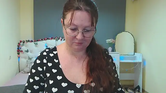 Snapshot of VanessaHotts chatting on February 28, 6:25 am VanessaHotts online show from February 28, 6:25 am