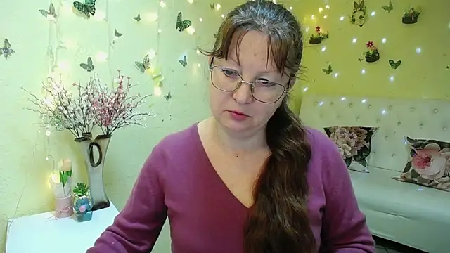 Snapshot of VanessaHotts chatting on April 18, 5:11 am VanessaHotts online show from April 18, 5:11 am