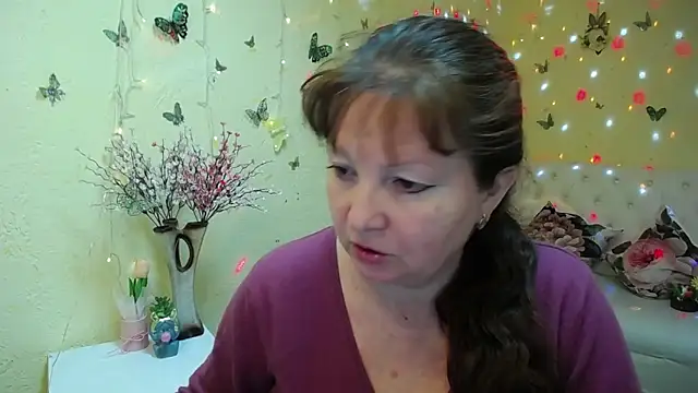 Snapshot of VanessaHotts chatting on April 20, 5:10 am VanessaHotts online show from April 20, 5:10 am