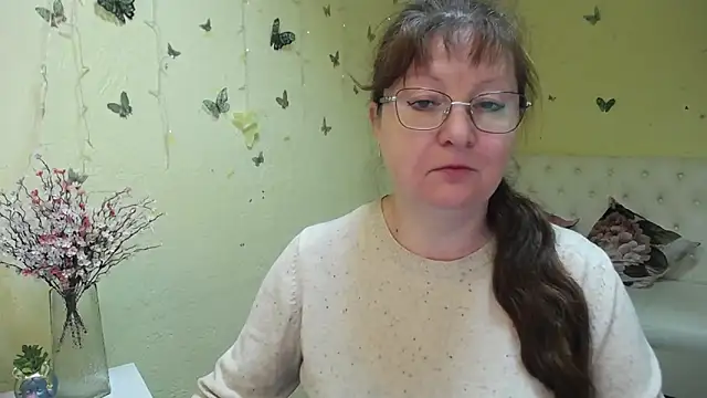 Snapshot of VanessaHotts chatting on May 4, 5:03 am VanessaHotts online show from May 4, 5:03 am