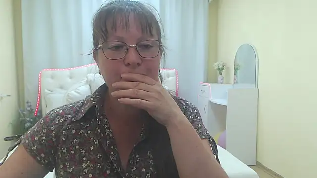 Snapshot of VanessaHotts chatting on July 7, 6:58 am VanessaHotts online show from July 7, 6:58 am