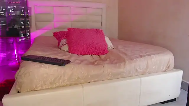 Snapshot of anastasiasweet_ chatting on May 5, 8:50 pm anastasiasweet online show from May 5, 8:50 pm