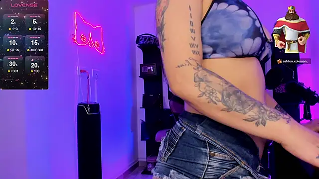 Snapshot of miss_kitty chatting on May 10, 11:43 pm miss kitty online show from May 10, 11:43 pm
