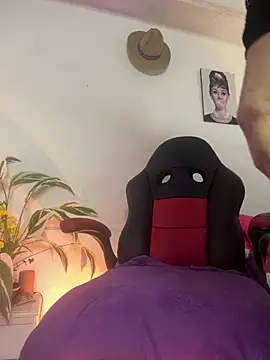 lonely shewolf online show from February 3, 5:07 pm