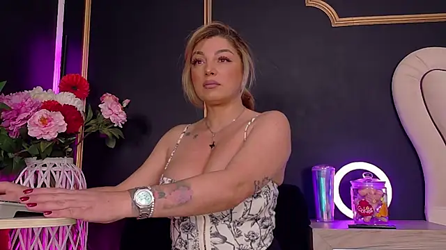 DeeaDiamondd online show from January 15, 8:01 pm