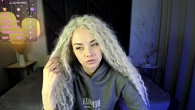 Snapshot of StephanieSweety chatting on March 17, 1:50 pm StephanieSweety online show from March 17, 1:50 pm