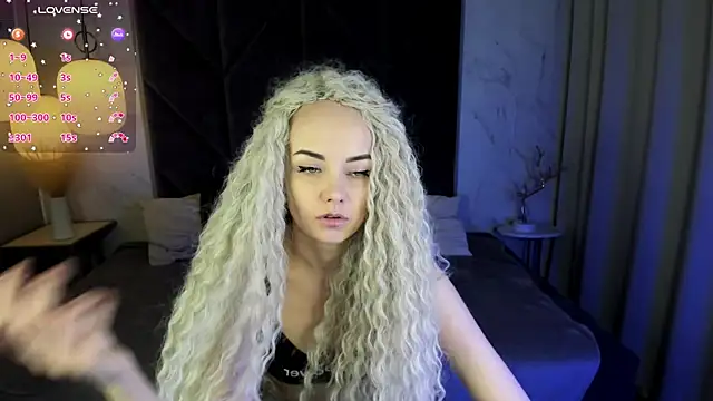 Snapshot of StephanieSweety chatting on March 17, 4:54 pm StephanieSweety online show from March 17, 4:54 pm