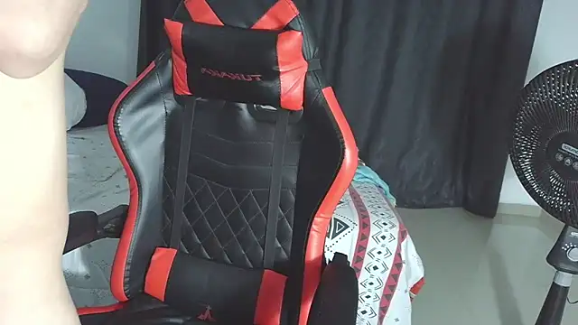 Snapshot of aresholland chatting on February 19, 3:24 am aresholland online show from February 19, 3:24 am