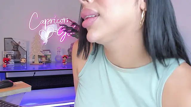 Korina Saenz01 online show from December 5, 6:59 pm