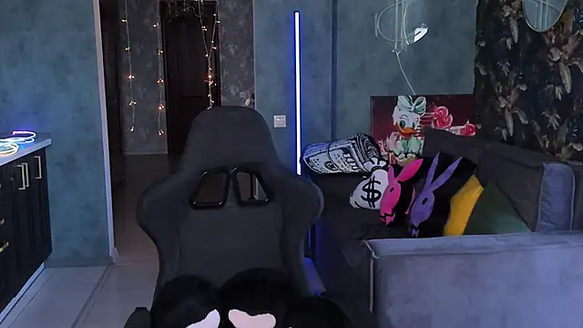 Blckmirrorr online show from April 27, 11:30 am