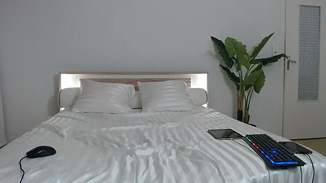 Snapshot of Crystal-dreamt chatting on March 11, 10:51 am Crystal-dreamt online show from March 11, 10:51 am