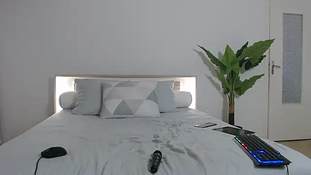 Snapshot of Crystal-dreamt chatting on March 22, 5:31 pm Crystal-dreamt online show from March 22, 5:31 pm