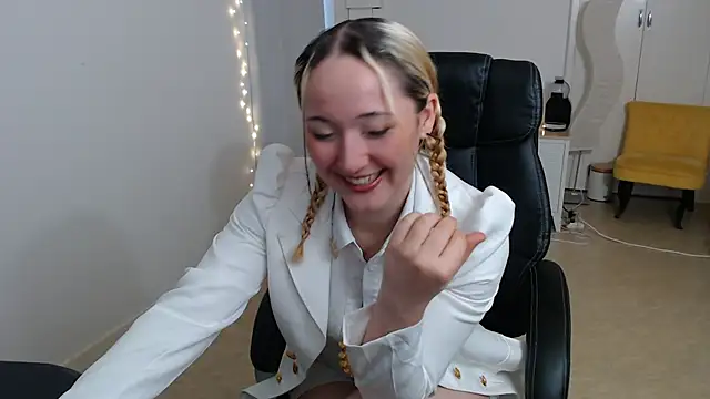 Snapshot of Crystal-dreamt chatting on October 4, 8:56 am Crystal-dreamt online show from October 4, 8:56 am