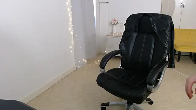 Snapshot of Crystal-dreamt chatting on October 10, 9:19 am Crystal-dreamt online show from October 10, 9:19 am