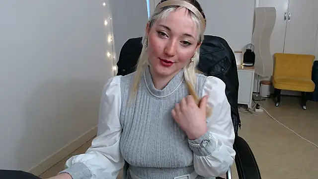 Snapshot of Crystal-dreamt chatting on October 15, 7:52 am Crystal-dreamt online show from October 15, 7:52 am