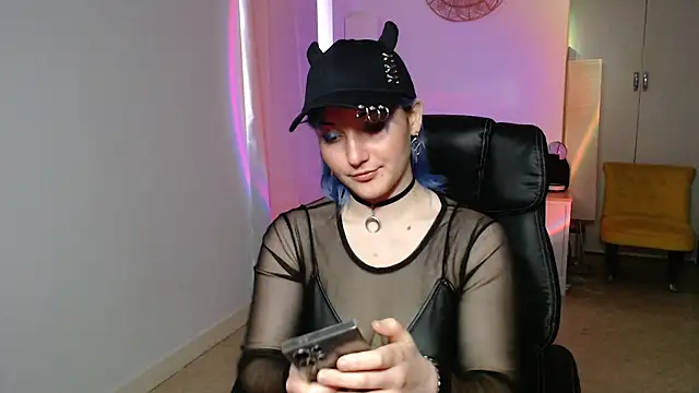 Snapshot of Crystal-dreamt chatting on November 5, 1:22 pm Crystal-dreamt online show from November 5, 1:22 pm