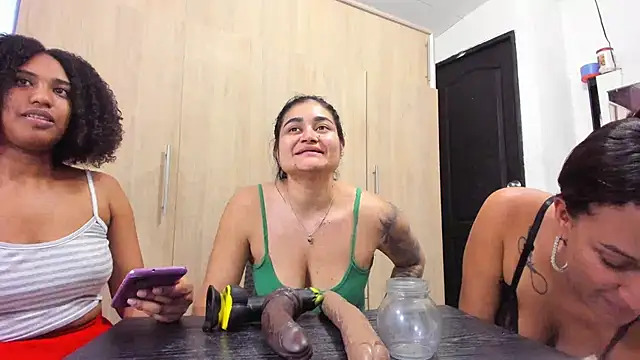 Snapshot of andreita_trujillos chatting on September 9, 8:30 pm andreita trujillos online show from September 9, 8:30 pm