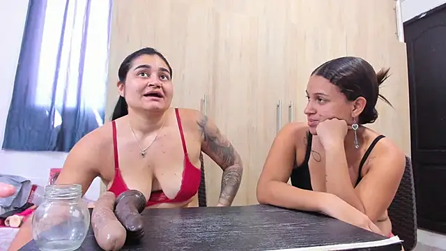 Snapshot of andreita_trujillos chatting on September 15, 7:47 pm andreita trujillos online show from September 15, 7:47 pm