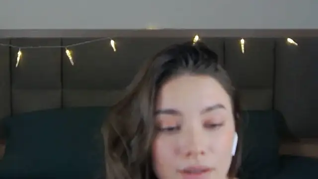 Snapshot of sinthiaroze chatting on February 28, 7:35 pm sinthiaroze online show from February 28, 7:35 pm