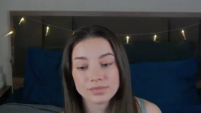 Snapshot of sinthiaroze chatting on March 15, 3:48 pm sinthiaroze online show from March 15, 3:48 pm