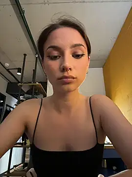 Snapshot of sinthiaroze chatting on September 19, 7:58 pm sinthiaroze online show from September 19, 7:58 pm