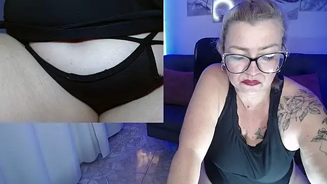Snapshot of jazmin_ross chatting on December 18, 5:04 am jazmin ross online show from December 18, 5:04 am