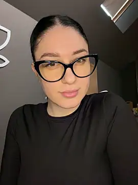 moniqque online show from November 12, 6:58 am