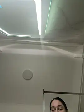 Snapshot of moniqque chatting on February 19, 7:43 pm moniqque online show from February 19, 7:43 pm