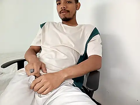 Snapshot of danidiazto2023 chatting on March 2, 3:48 pm danidiazto2023 online show from March 2, 3:48 pm