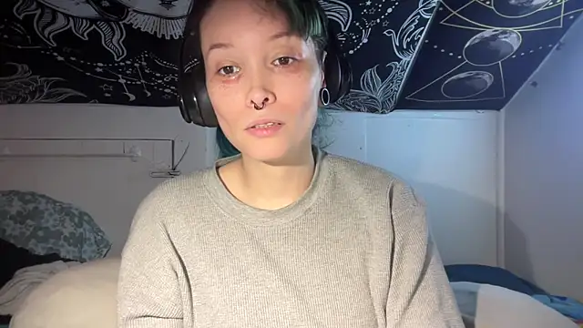 Snapshot of FRRANNKIE chatting on December 15, 2:19 am FRRANNKIE online show from December 15, 2:19 am