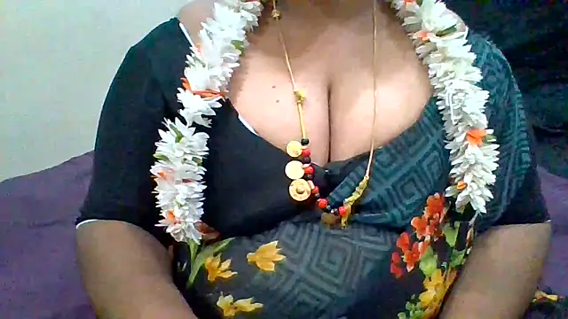 Snapshot of archanatelugu9 chatting on January 24, 10:00 am archanatelugu9 online show from January 24, 10:00 am