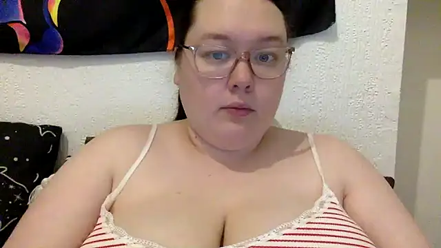 Sexycurvyemilyy online show from February 6, 8:45 pm