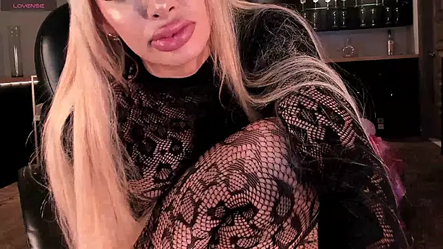 Snapshot of SophiePalmer chatting on February 14, 5:03 pm SophiePalmer online show from February 14, 5:03 pm