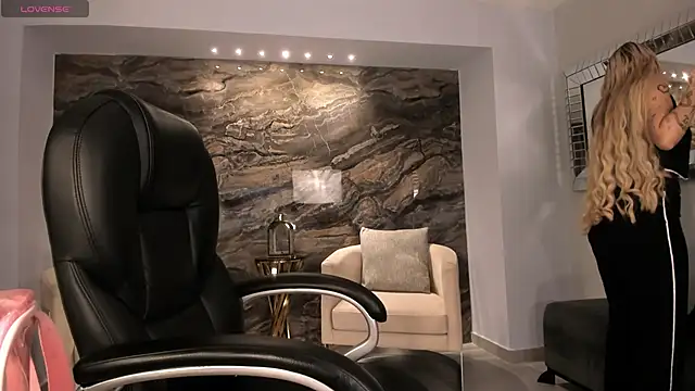 Snapshot of SophiePalmer chatting on February 20, 12:04 pm SophiePalmer online show from February 20, 12:04 pm